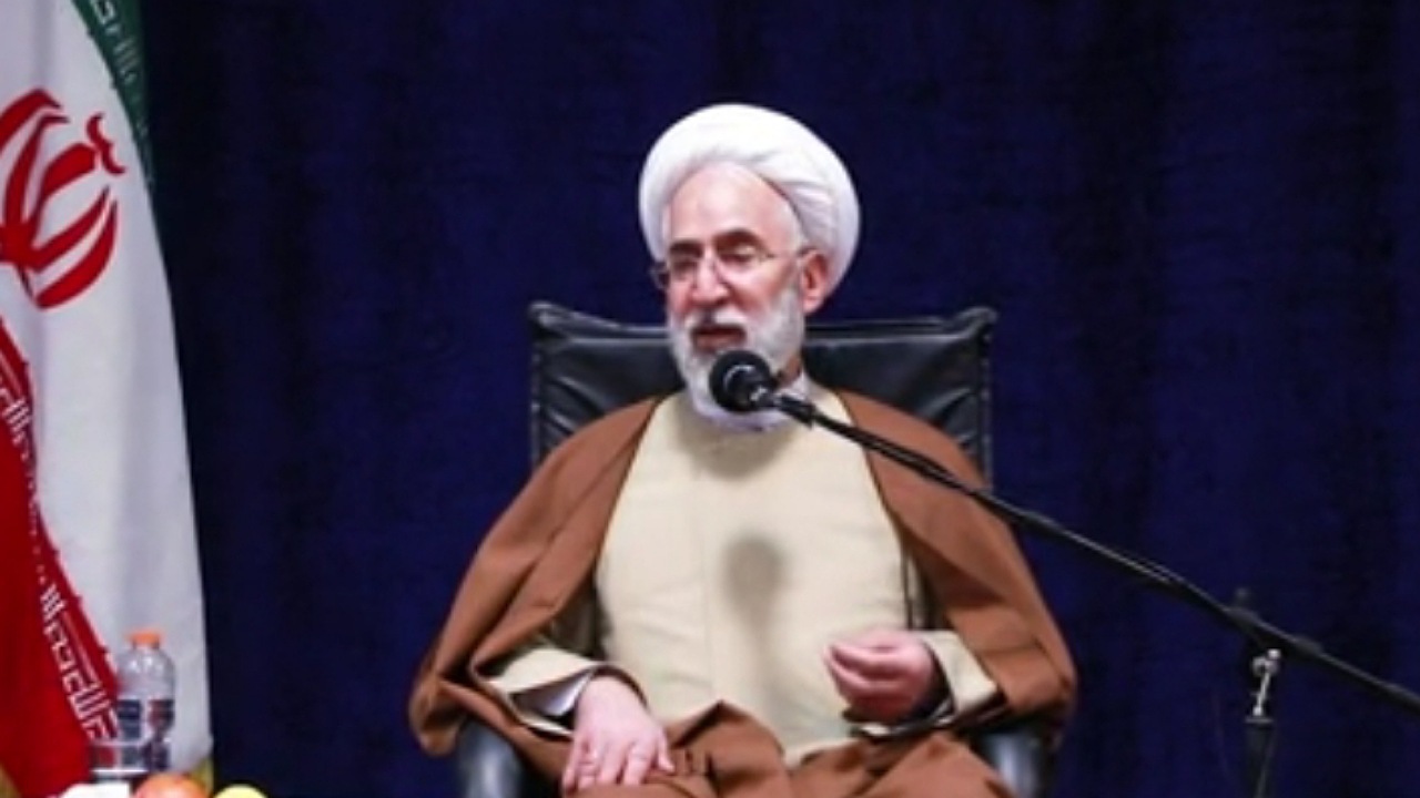 هدف نخست انقلاب اسلامی عمل به احکام اسلامی است