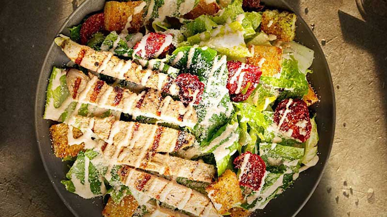 طرز تهیه سالاد سزار رستورانی + فیلم