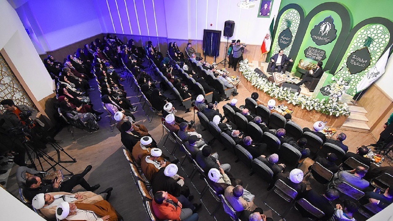 معرفی برگزیدگان سومین جایزه ادبی مادرانه