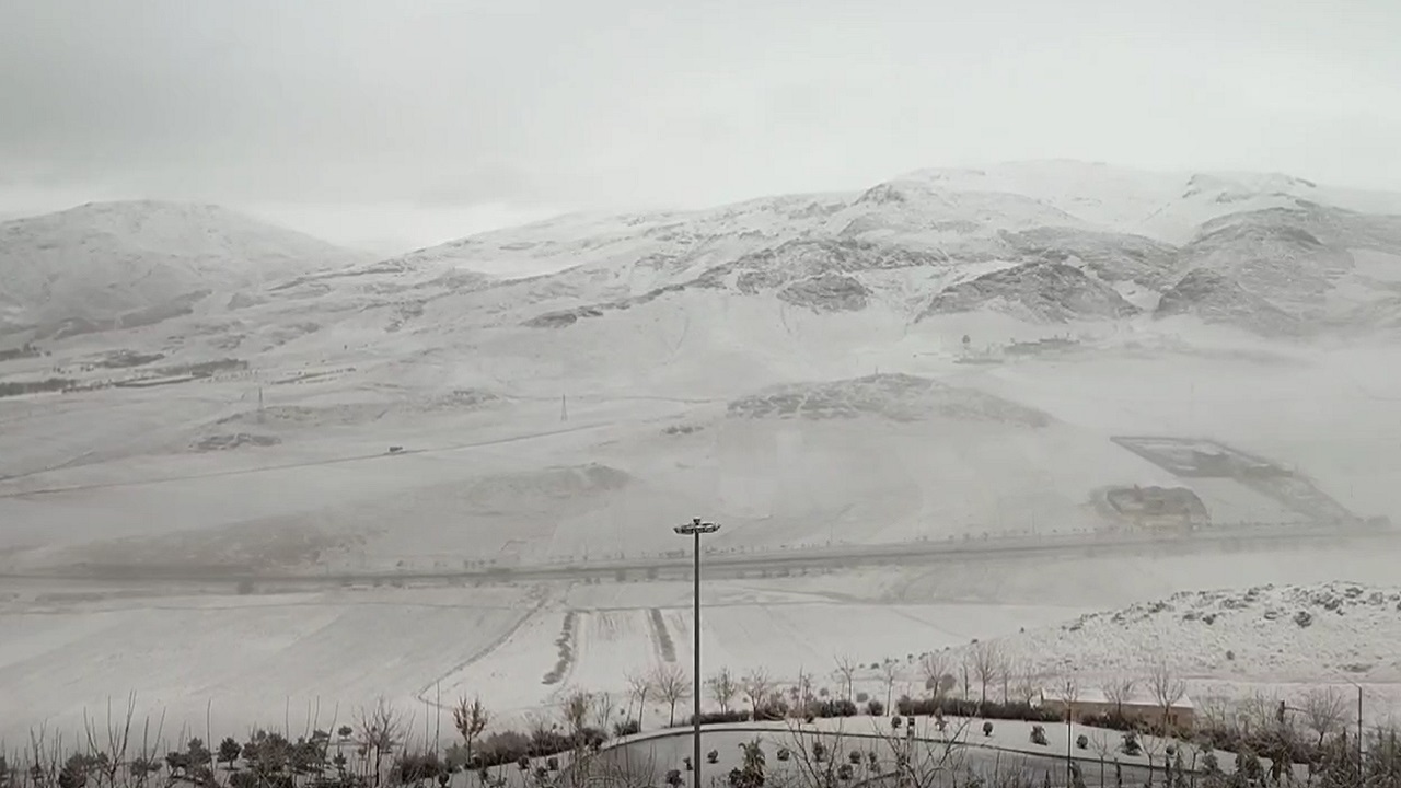 نمایی از بارش برف زمستانی در نهاوند