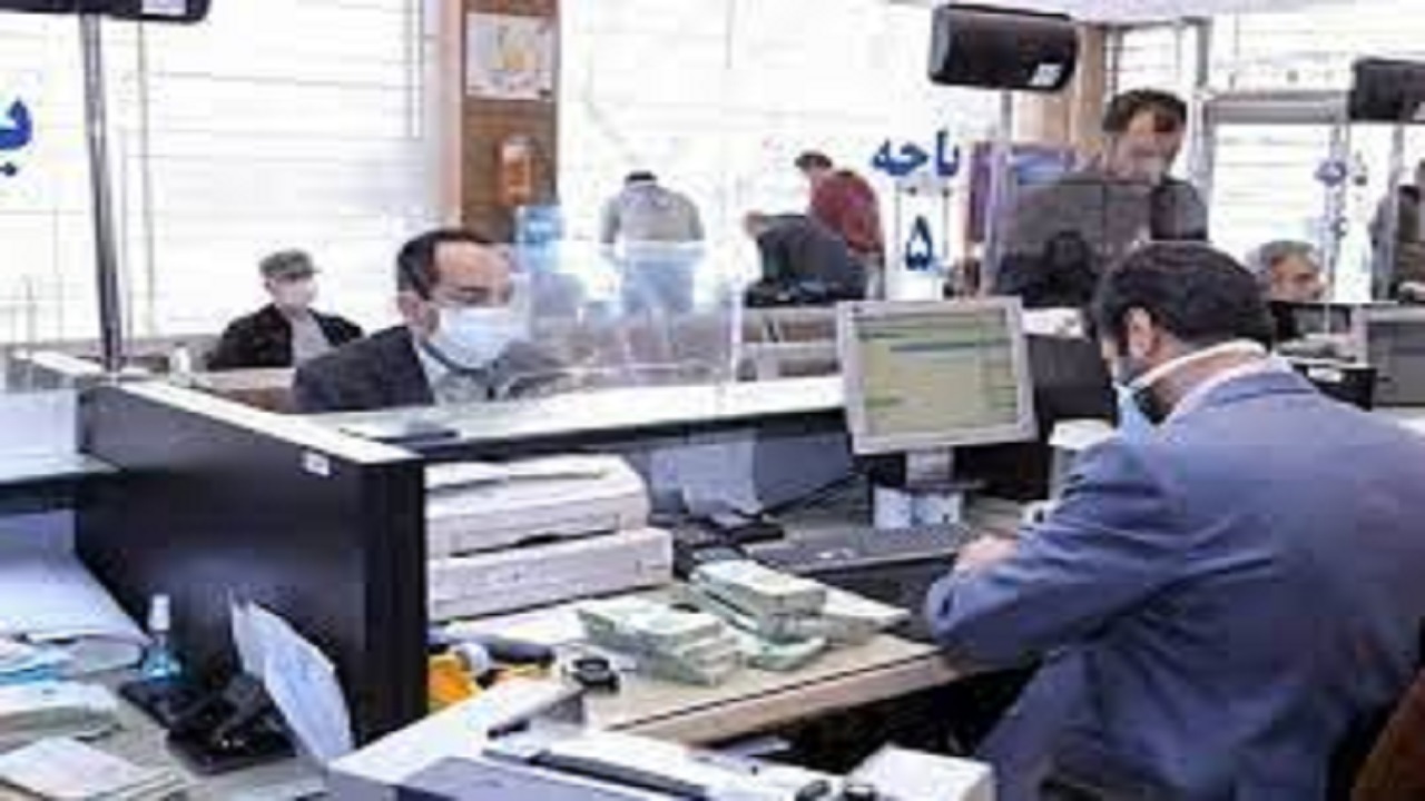 بانک ها‌ی شهرستان در ارائه وام به افراد علی الخصوص جوانان تعلل می‌کنند