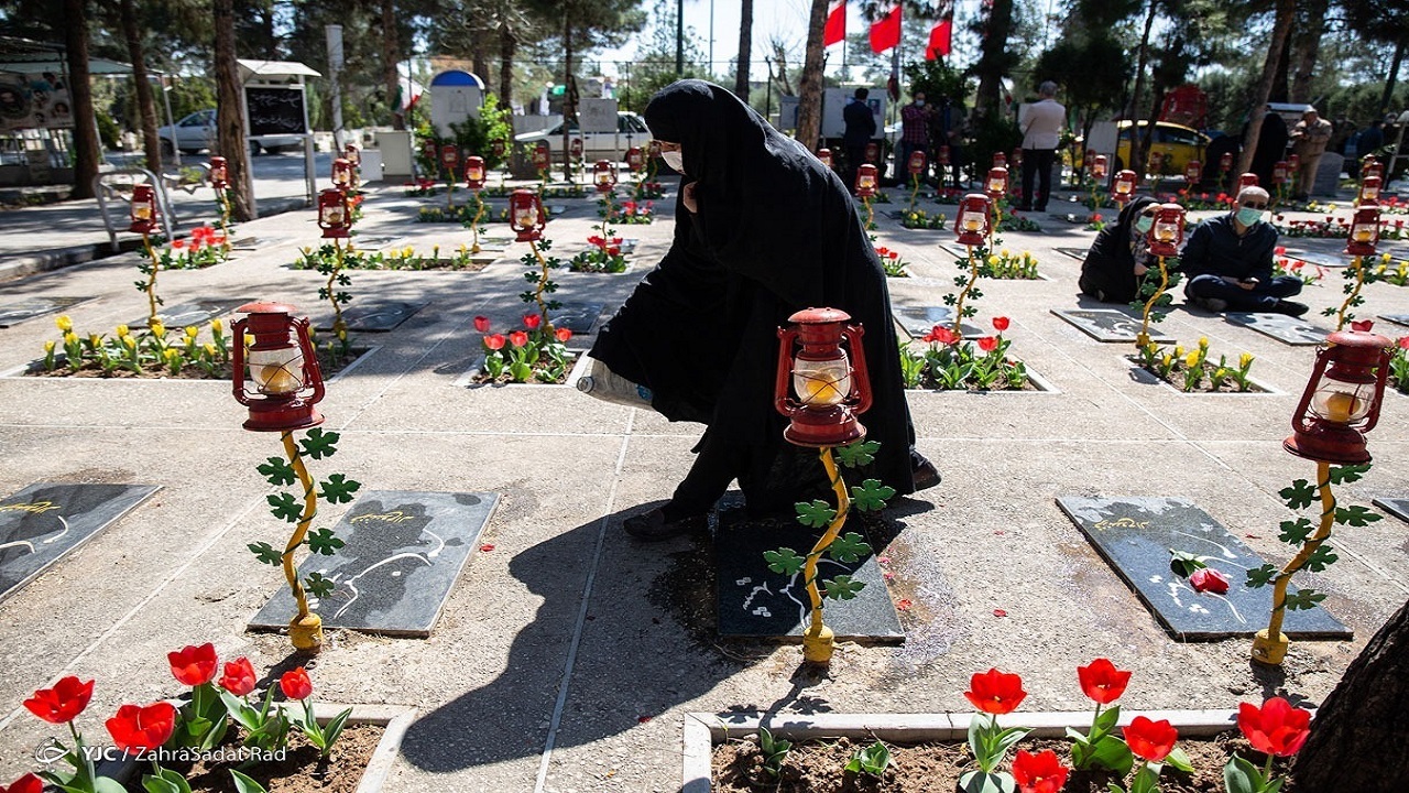 چند شهید در بهشت زهرای تهران دفن شده‌اند؟