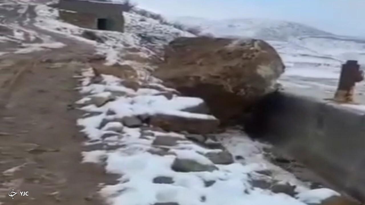 سقوط تخته سنگ در روستای مهاباد به واحد مسکونی خسارت وارد کرد