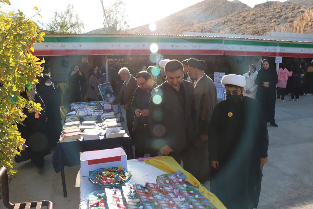 بازدید مسئولان از نمایشگاه