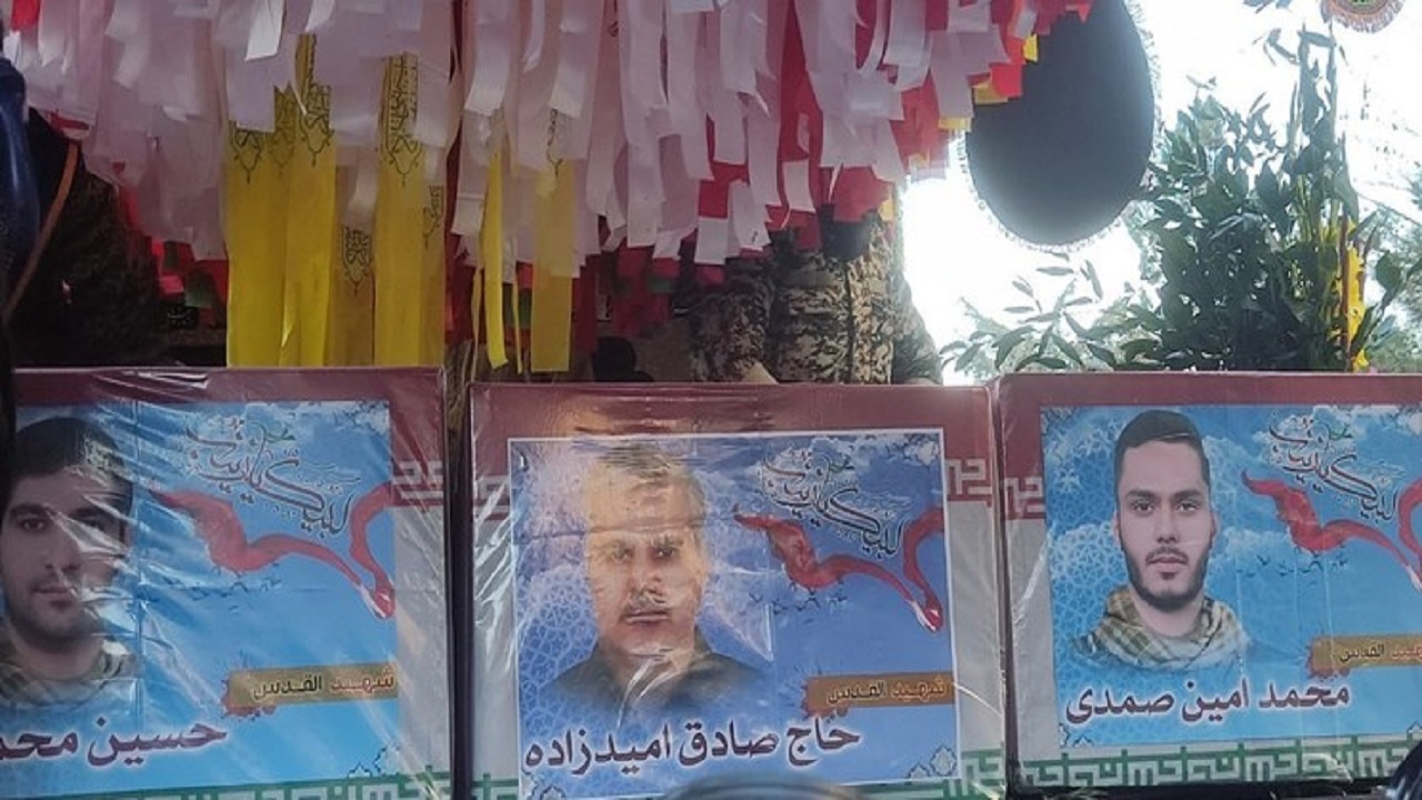 اقامه نماز بر پیکر شهدای مدافع حرم در شهرک شهید محلاتی + فیلم