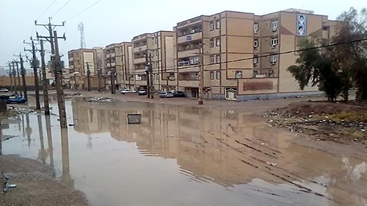 مشکل تردد ساکنان مسکن مهر ایلام به دلیل نداشتن روکش آسفالت