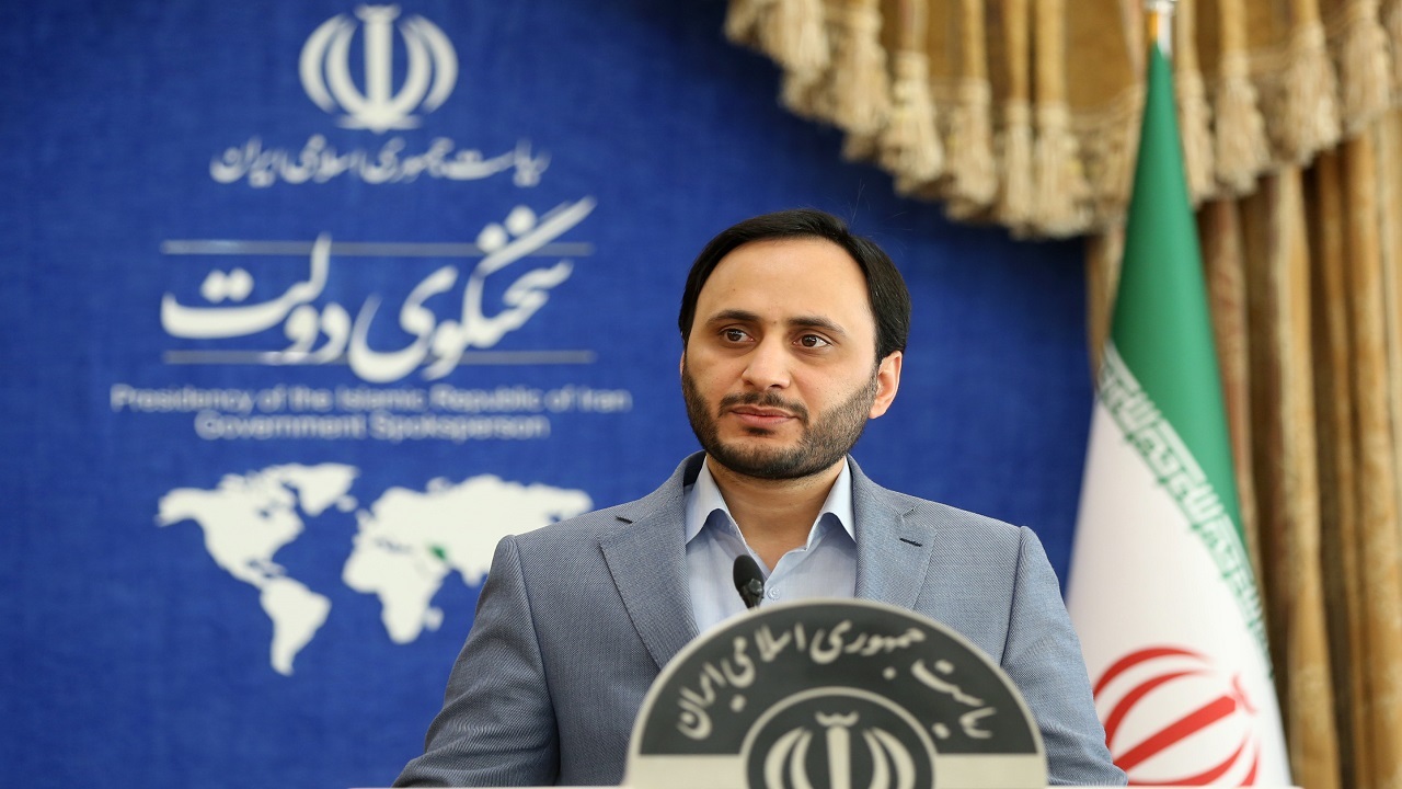 افزایش حقوق باید پلکانی باشد