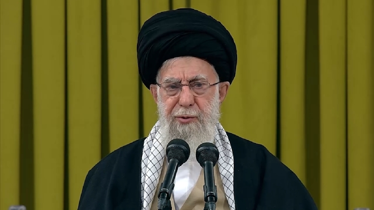 تاکید رهبر انقلاب بر قطع شدن شریان‌های حیاتی اسرائیل + فیلم