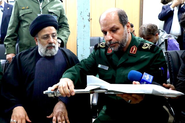 بازدید رئیسی از دانشگاه امام حسین (ع)