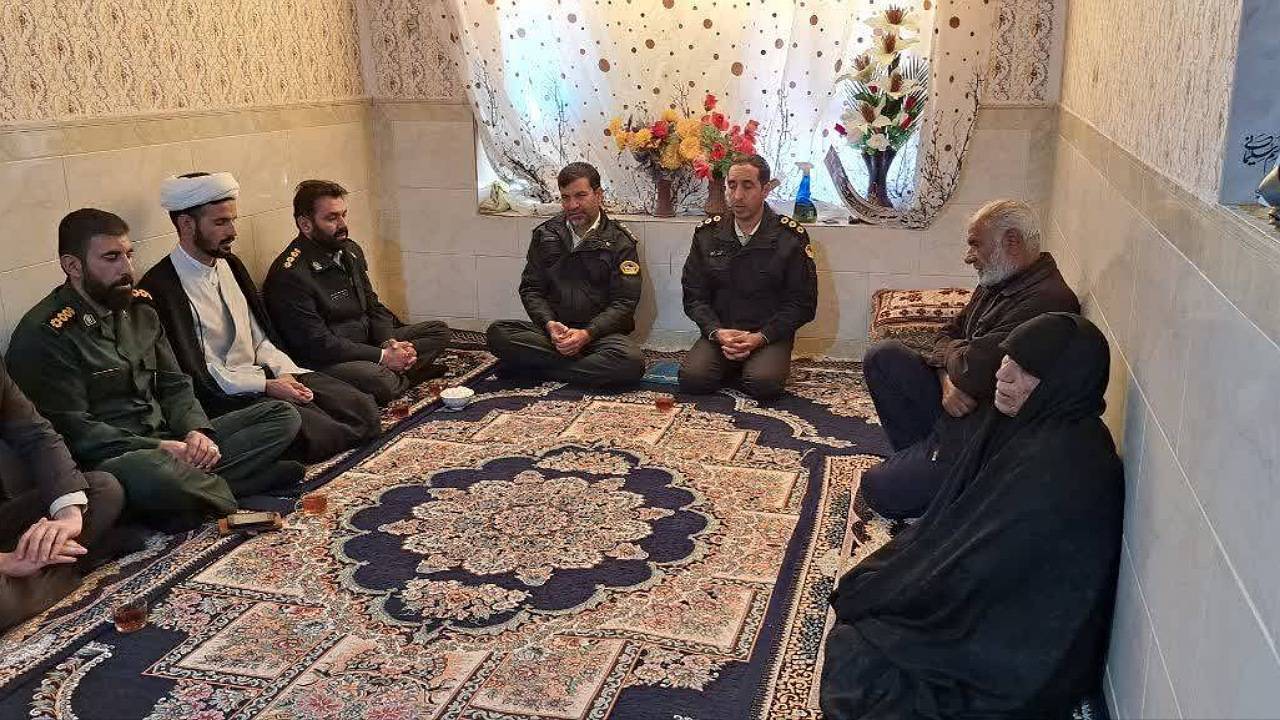 دیدار رئیس دادگاه عمومی شهداد با خانواده شهدای حادثه تروریستی کرمان
