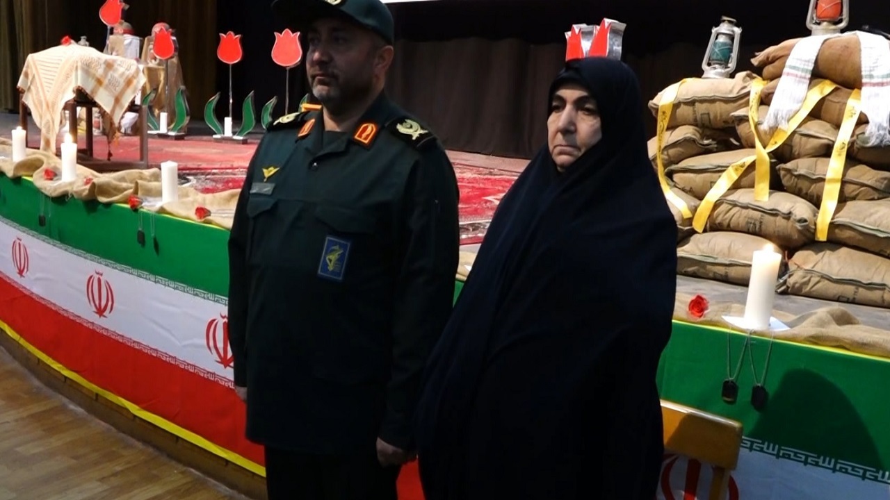 تجلیل از مادران شهدا در اجلاسیه‌ی مادران قهرمان پرور