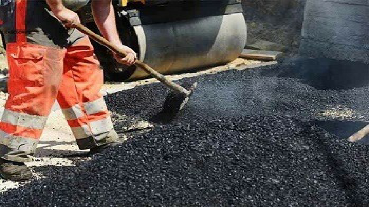 اجرای نهضت آسفالت ریزی در معابر شهری آبیک