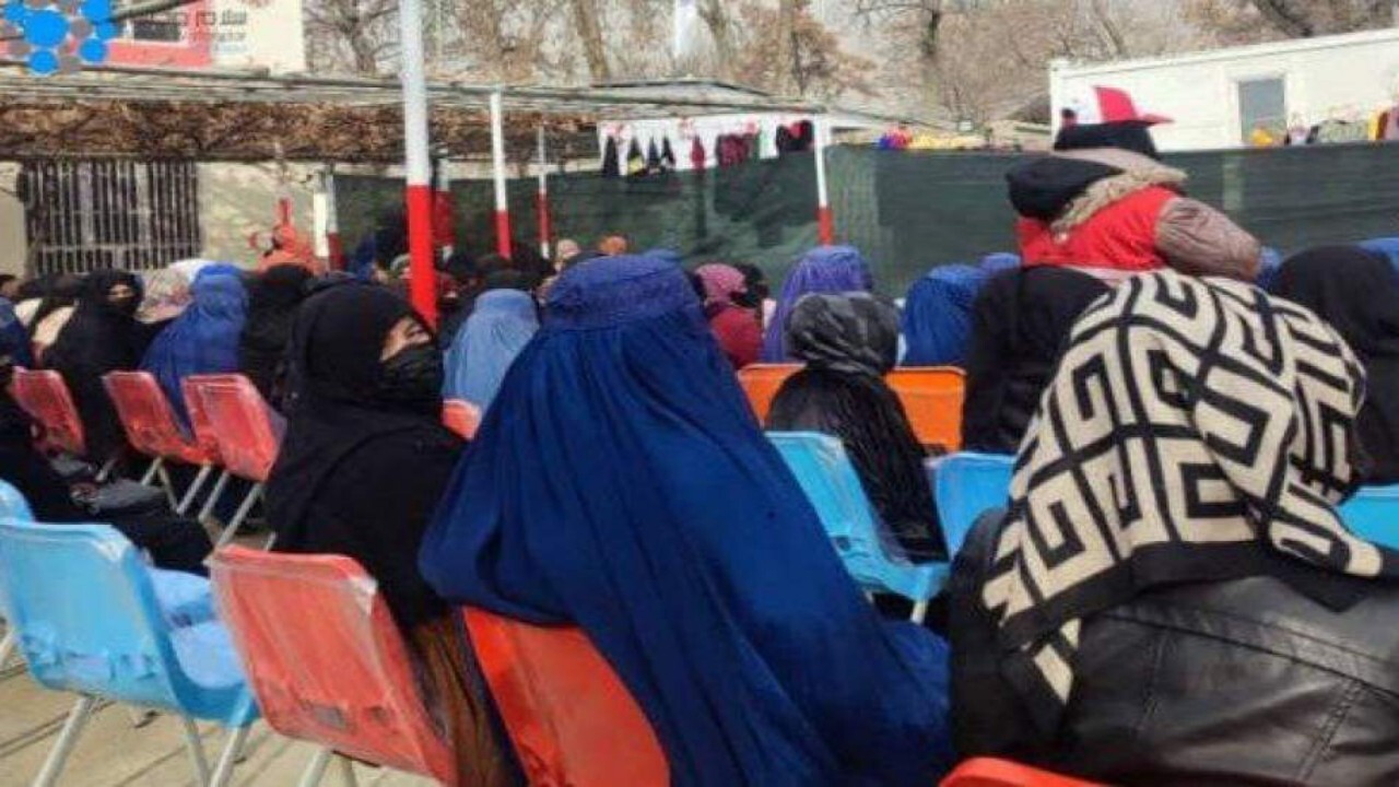 توزیع وسایل کار به زنان سرپرست در افغانستان