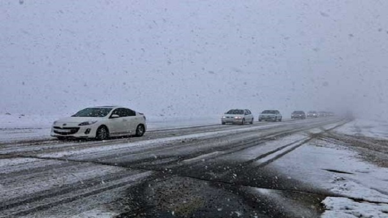 جاده‌های کوهستانی خراسان رضوی برفی است