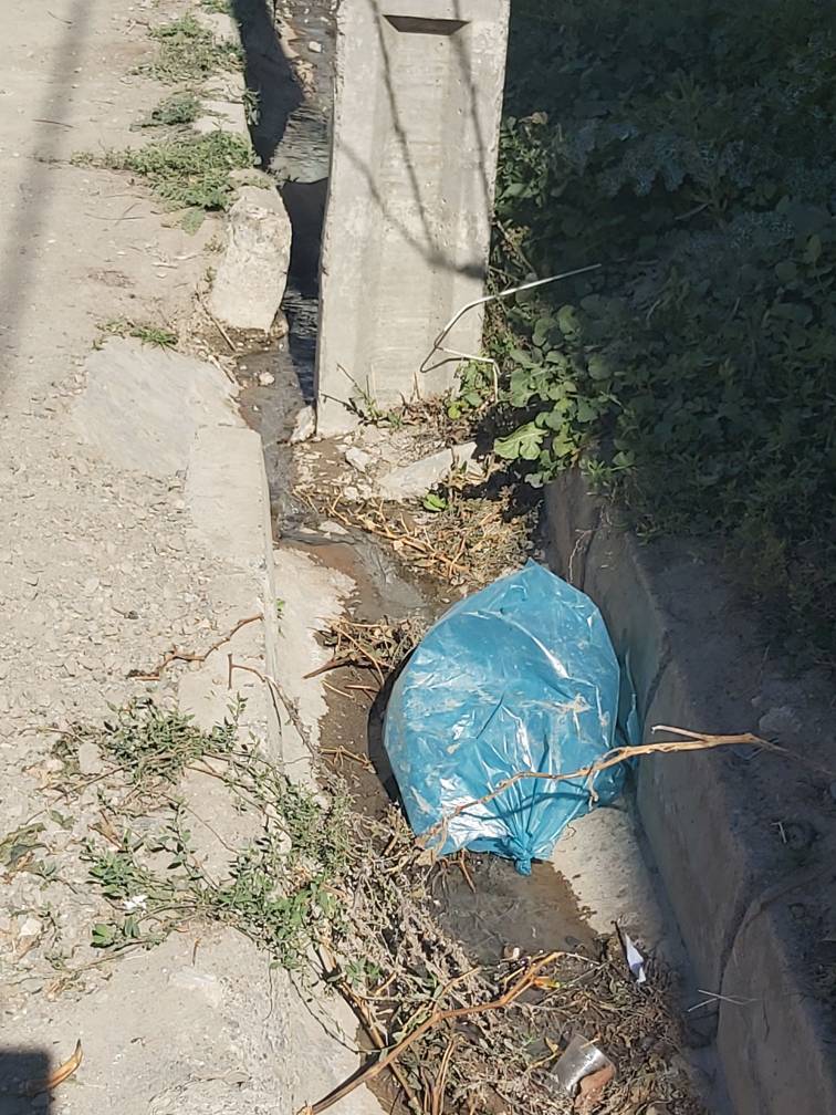 تیرچراغ برق در وسطجوی آب