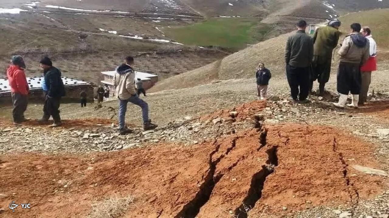خاکبرداری منطقه بالادست روستای سلوک مهاباد تداوم دارد