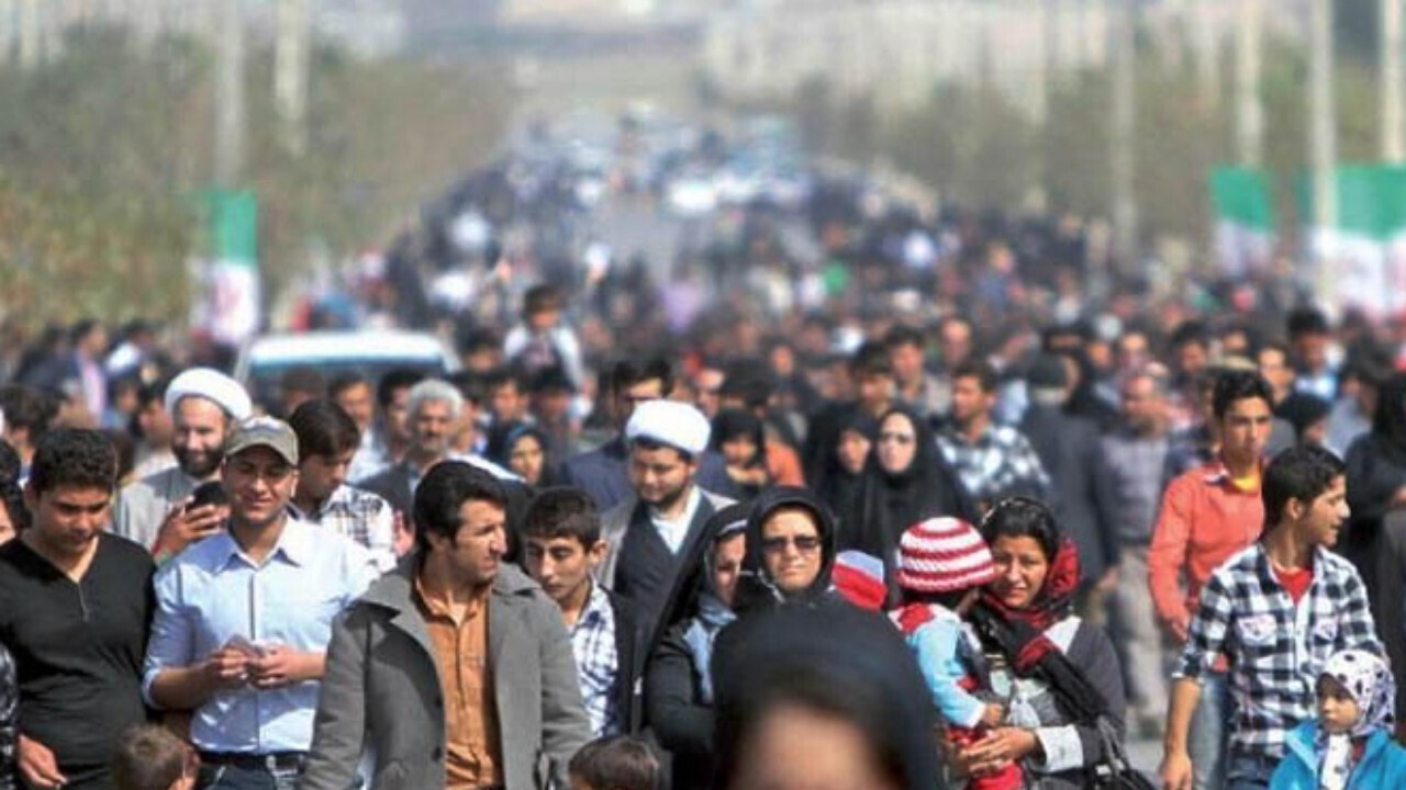 اتباع به نظم اجتماعی پایبند باشند