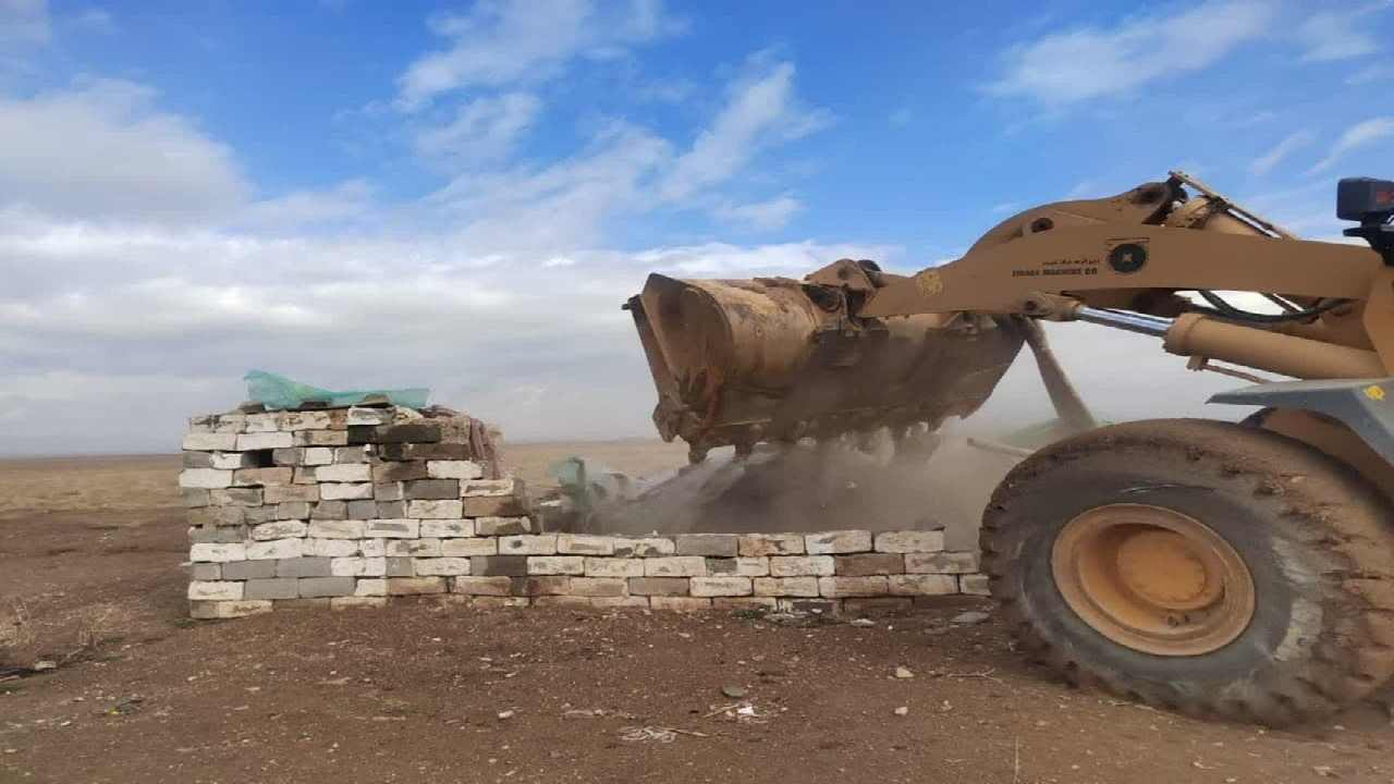 قلع و قمع ۵ بنای غیرمجاز در تاکستان