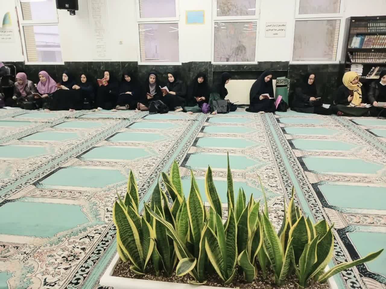 زمزمه دعای پر فیض زیارت عاشورا در دانشگاه صنعتی نوشیروانی بابل