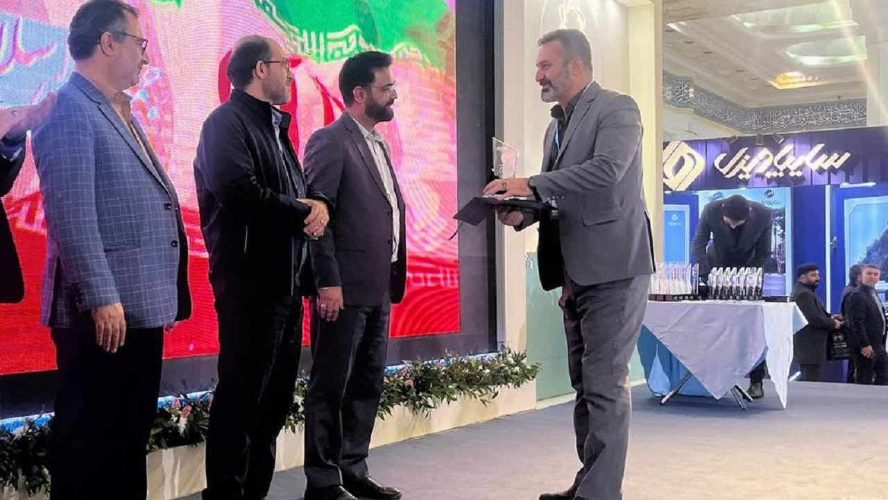 شهرداری شهرکرد جایزه ملی شهید باکری را کسب کرد
