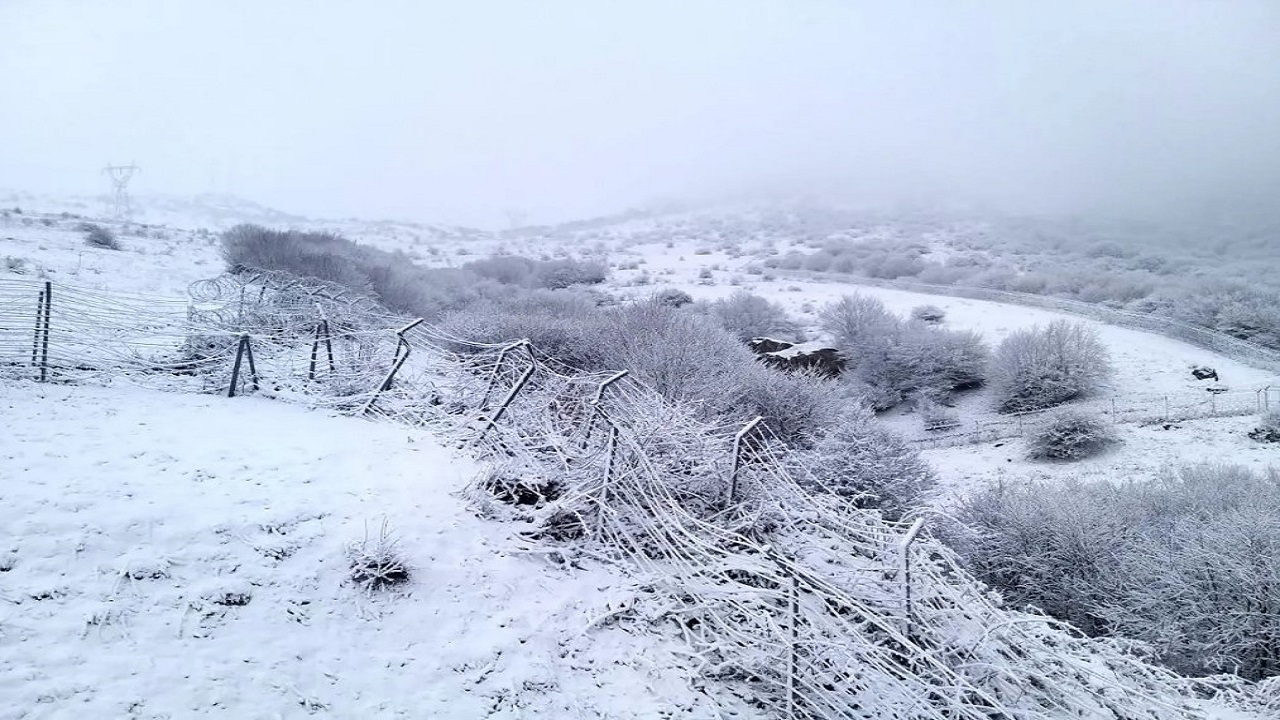 بارش برف ۴۵ سانتیمتری در محور‌های کوهستانی گیلان