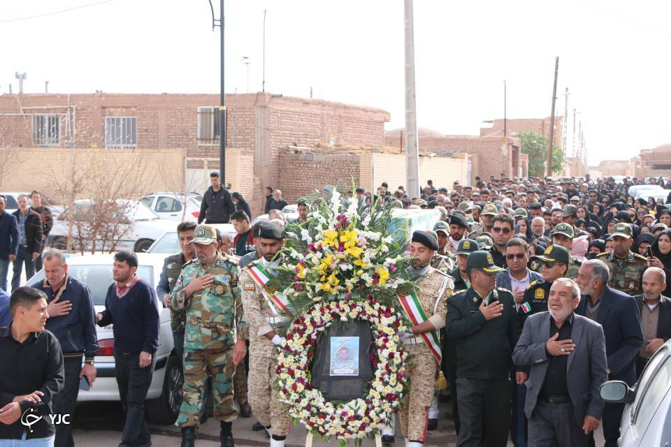 پیکر سرباز جانباخته حادثه پادگان کرمان در رفسنجان تشییع شد+ تصاویر