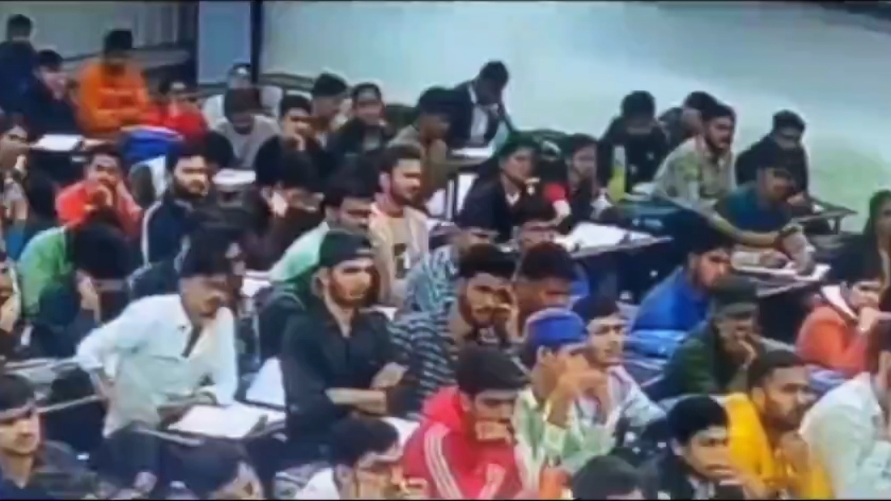 حمله قلبی یک دانش آموز ۱۸ ساله هندی + فیلم