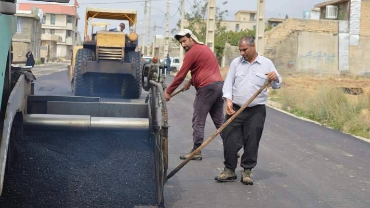 طرح ۶ ماهه آسفالت کشی در آبادان کلید خورد