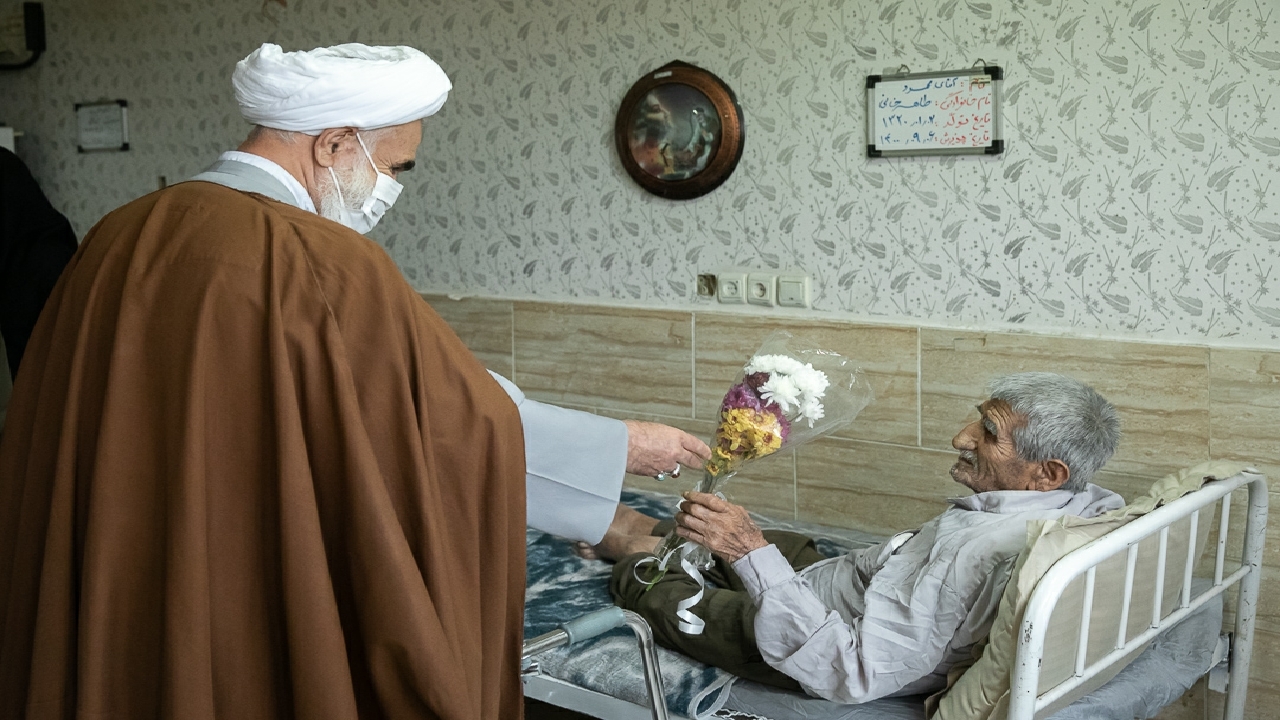 حضور امام جمعه قزوین در جمع سالمندان آسایشگاه خیریه امیرالمؤمنین (ع)+ تصاویر