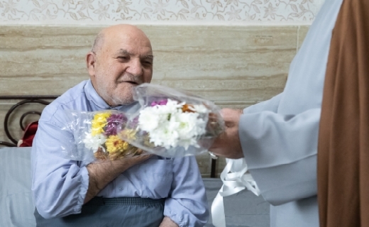 حضور امام جمعه قزوین در جمع سالمندان آسایشگاه خیریه امیرالمؤمنین (ع)