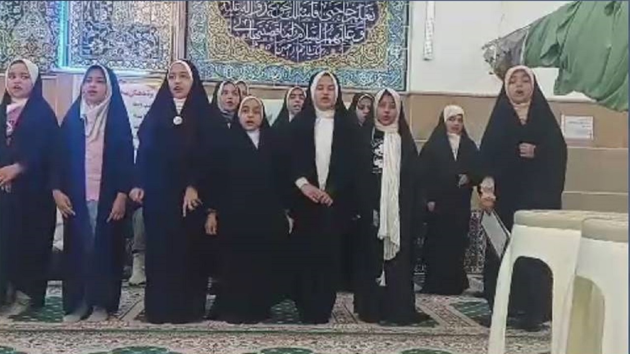اجرای گروه سرود در خورهشت به مناسبت روز ولادت امام اول شیعیان + فیلم