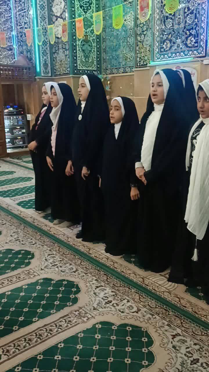 اجرای گروه سرود در خورهشت