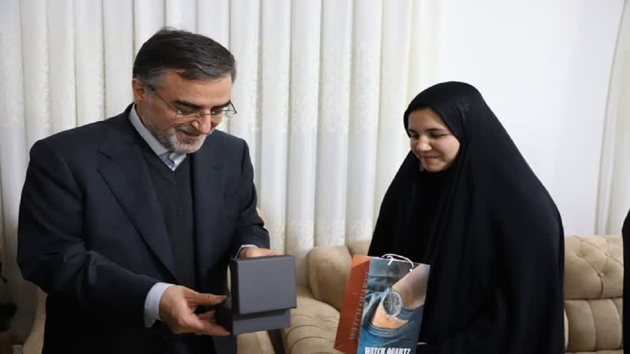 استاندار مازندران روز پدر را با فرزند شهید جشن گرفت