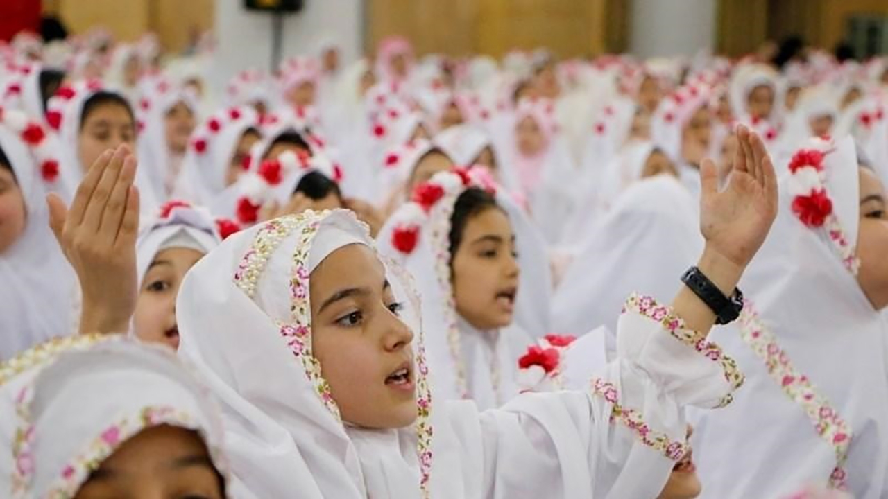 برگزاری مراسم جشن تکلیف دانش آموزان دختر در قشم