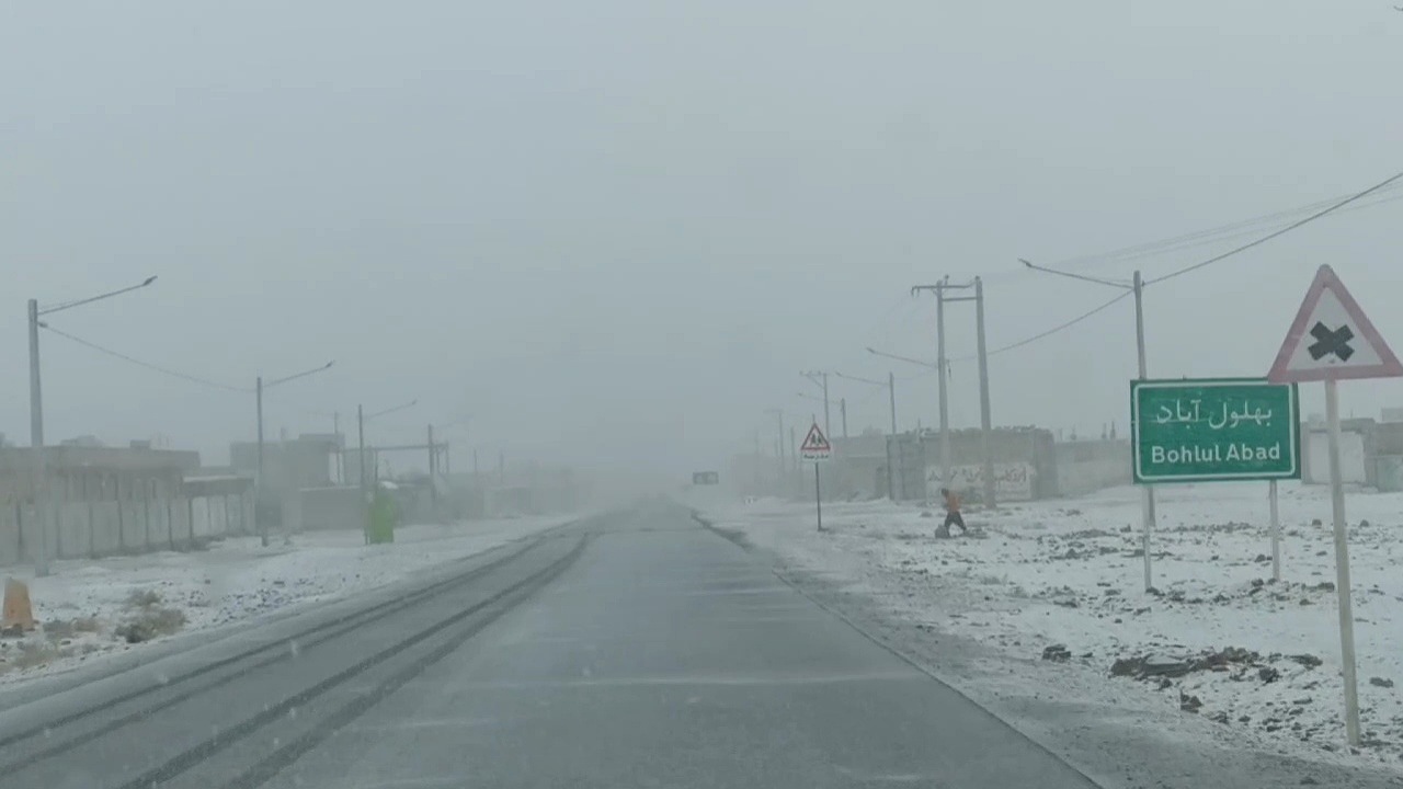 برف شهرستان‌های تایباد و باخرز را فراگرفت