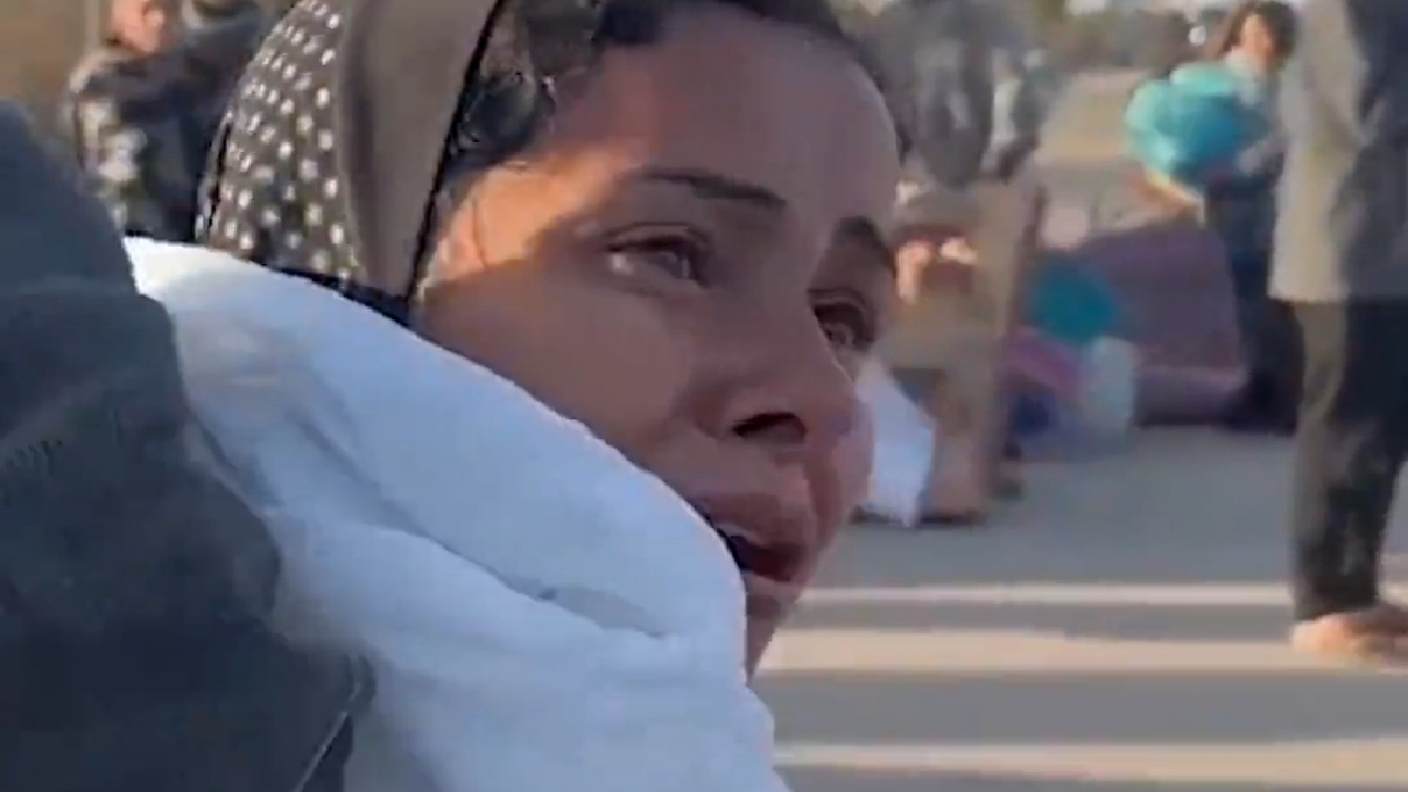 حمل جسد فرزند توسط مادر آواره فلسطینی + فیلم
