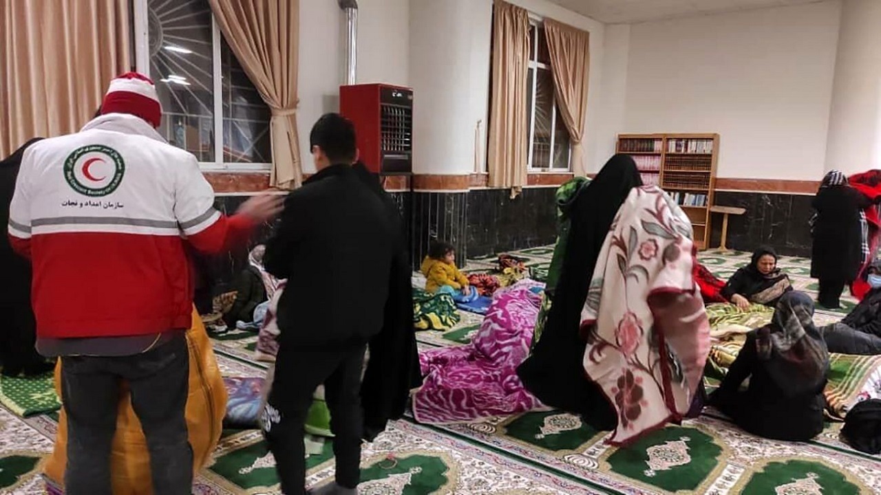 اسکان اضطراری مسافران یک اتوبوس در گالیکش