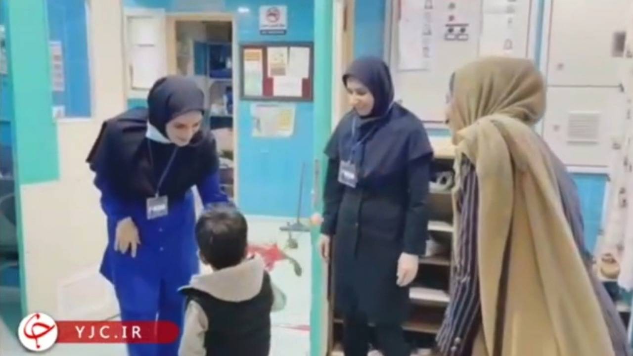 قدردانی یک خانواده زرندی از کادر درمان بیمارستان سینای زرند + فیلم