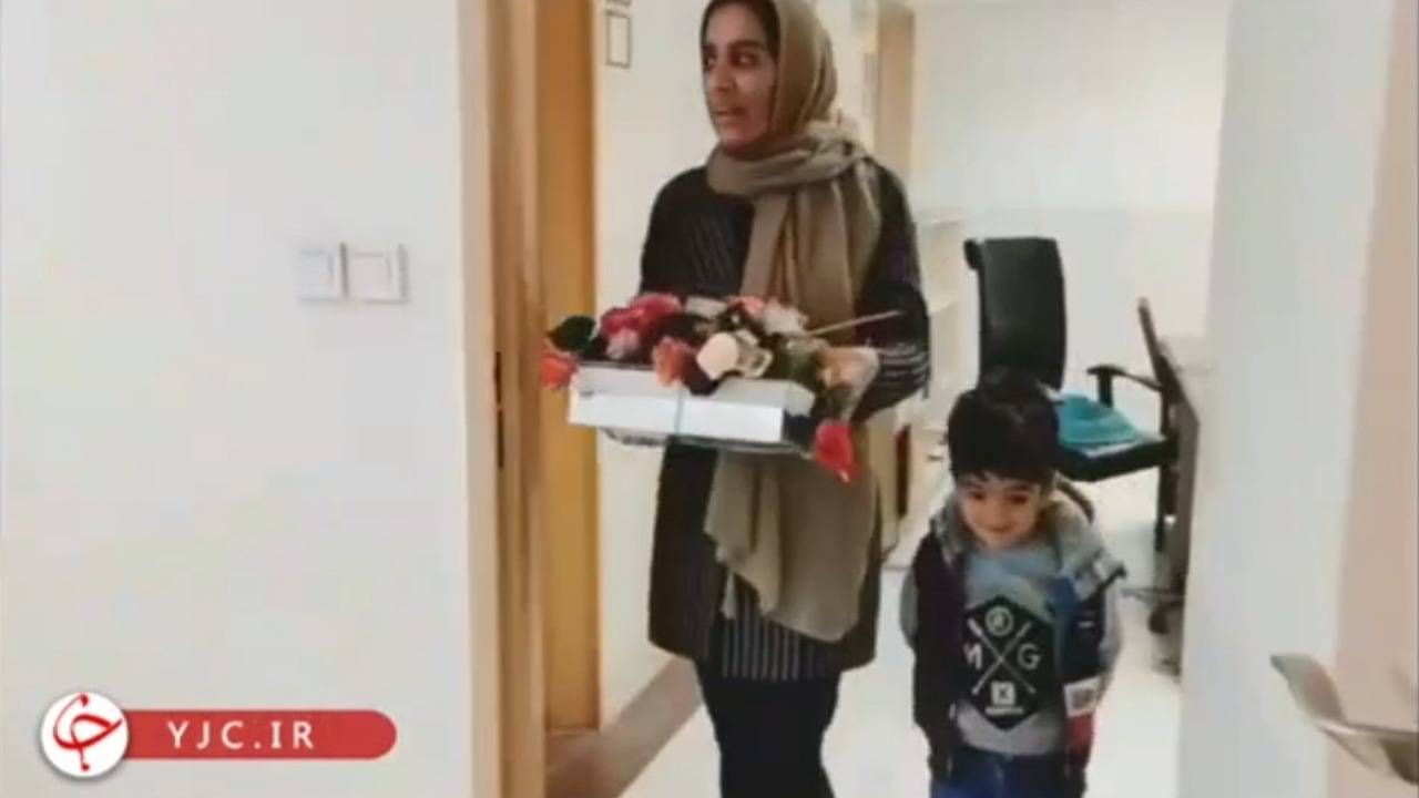 قدردانی یک خانواده زرندی از کادر درمان بیمارستان سینای زرند + فیلم قدردانی یک خانواده زرندی از کادر درمان بیمارستان سینای زرند + فیلم