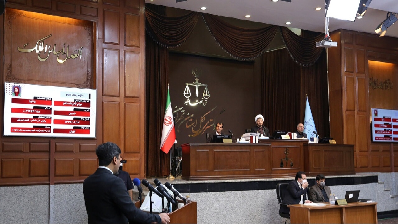 معرفی متهمان دادگاه منافقین/ گلناز جواهری‌ساعتچی؛ متهم ردیف بیست‌وهفتم