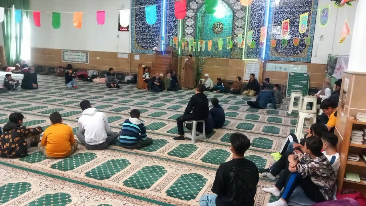 تصاویری از لحظه ناب عاشقی معتکفین در مسجد روستای خورهشت + تصاویر