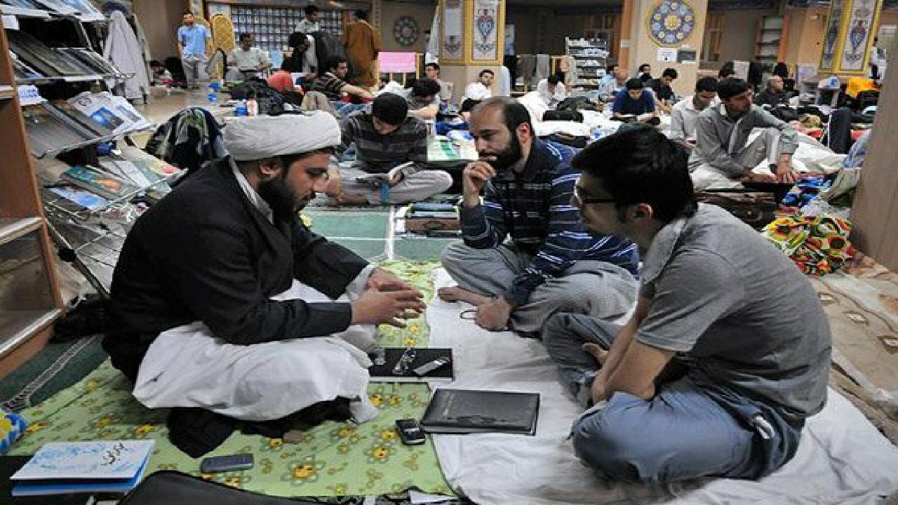 شرکت هزار و ۶۰۰ دانش آموز قزوین در مراسم معنوی اعتکاف