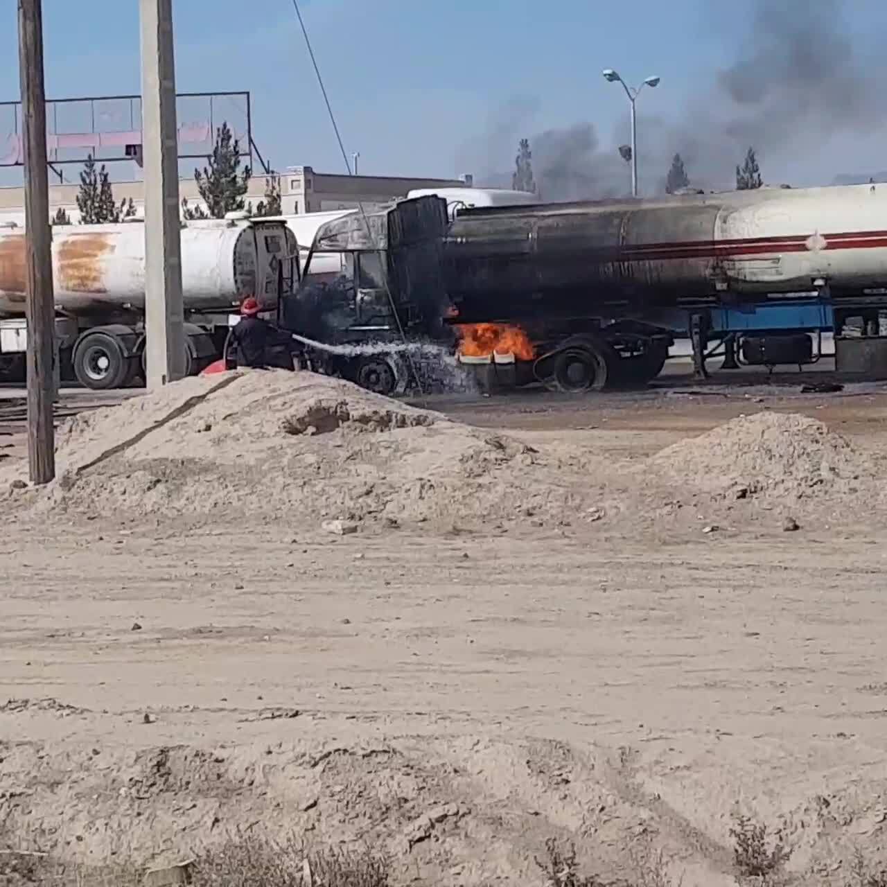 تانکر سوخت در آتش سوخت