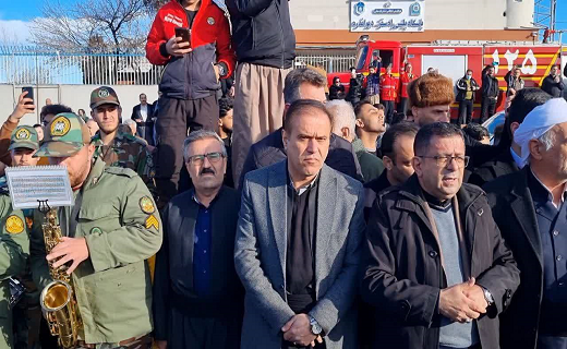 سقز سیاه پوش قهرمانش شد + تصاویر