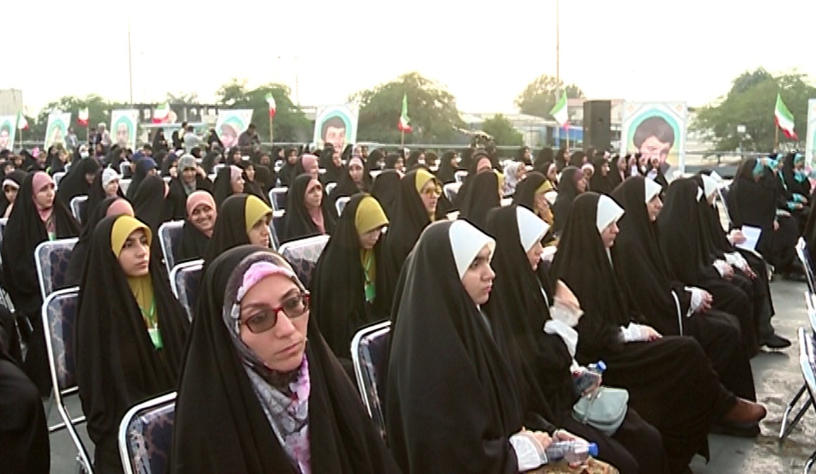آغاز مسابقات سراسری قرآن کریم و مدیحه سرایی دانش آموزان در بندرعباس