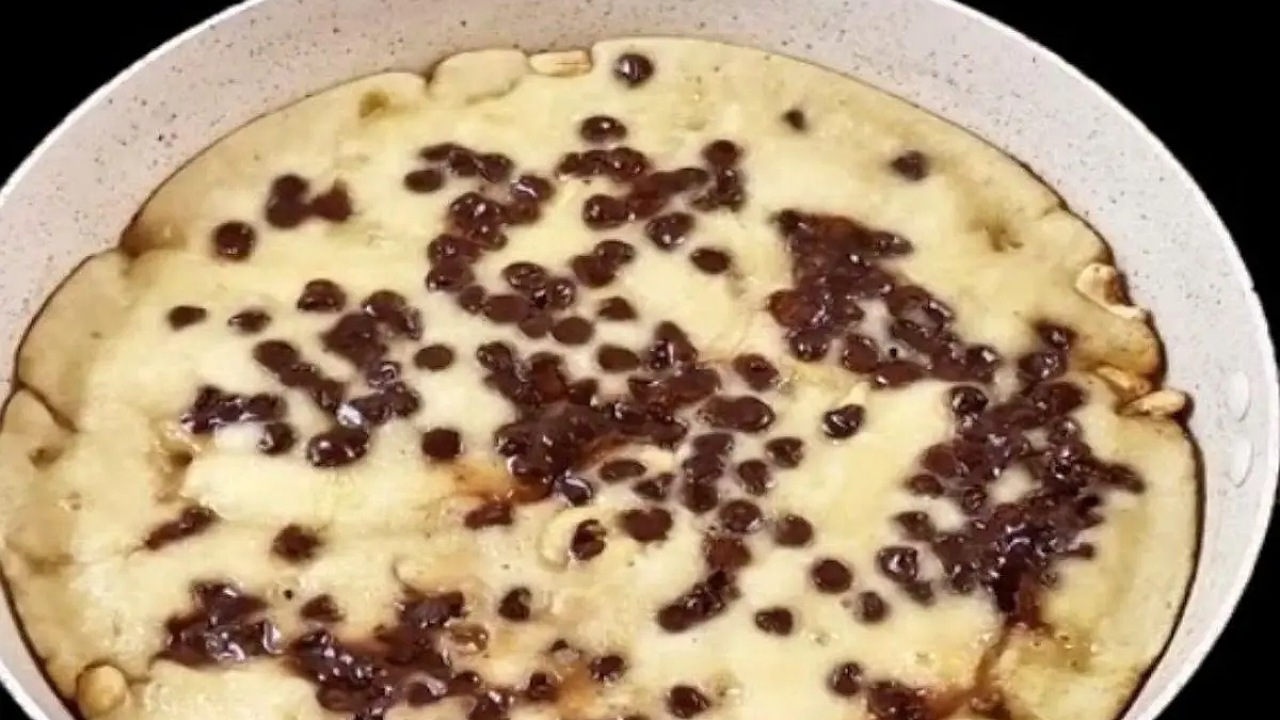 طرز تهیه دسر موز شکلاتی در تابه+ فیلم