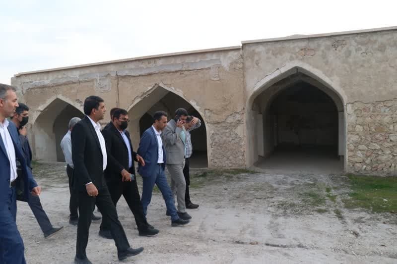 بازدید ثابت اقلیدی مدیرکل میراث فرهنگی فارس از آثار تاریخی قیروکارزین