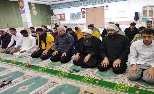 اعتکاف دختران دانشجو در دانشگاه علوم پزشکی کردستان اعتکاف دختران دانشجو در دانشگاه علوم پزشکی کردستان