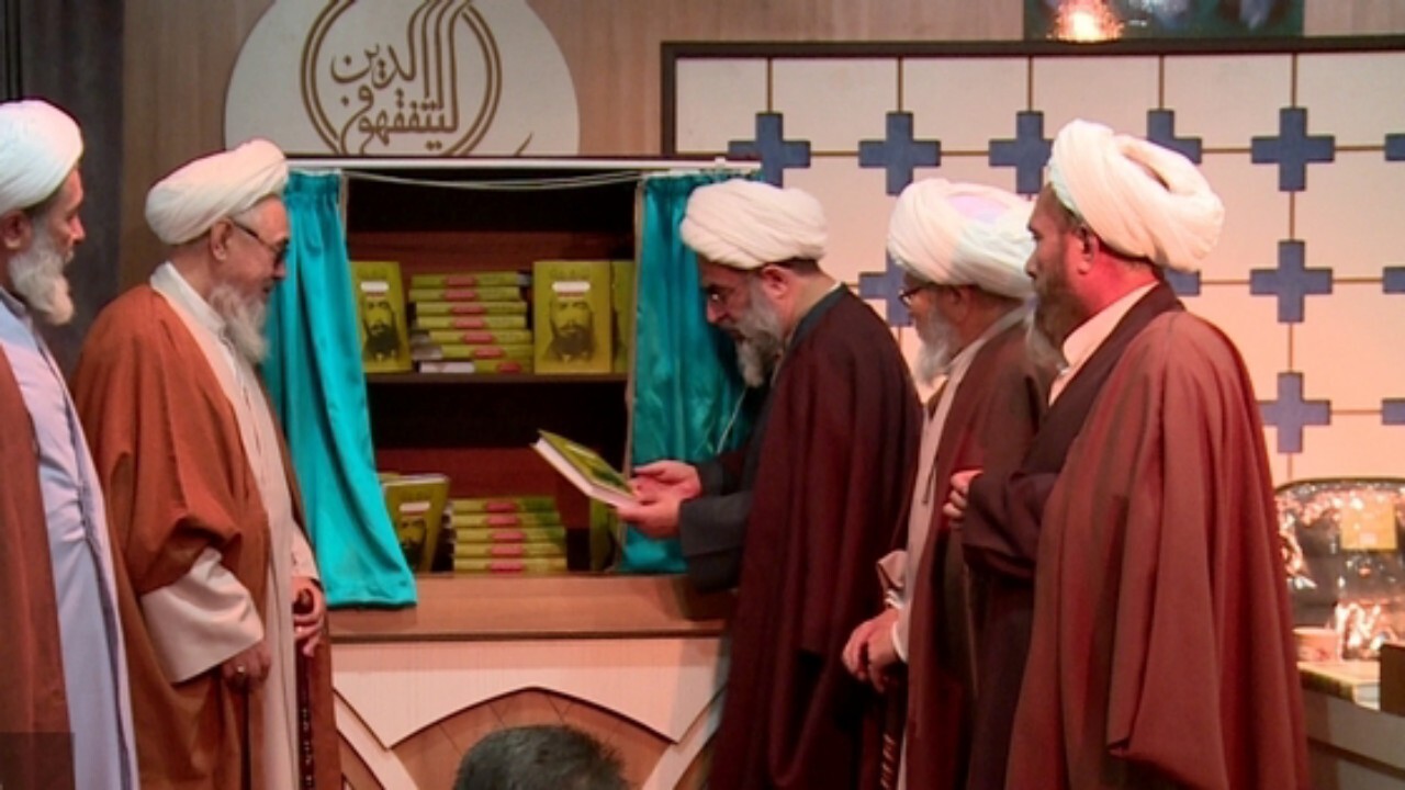 رونمایی از کتاب بیدارگر پارسا