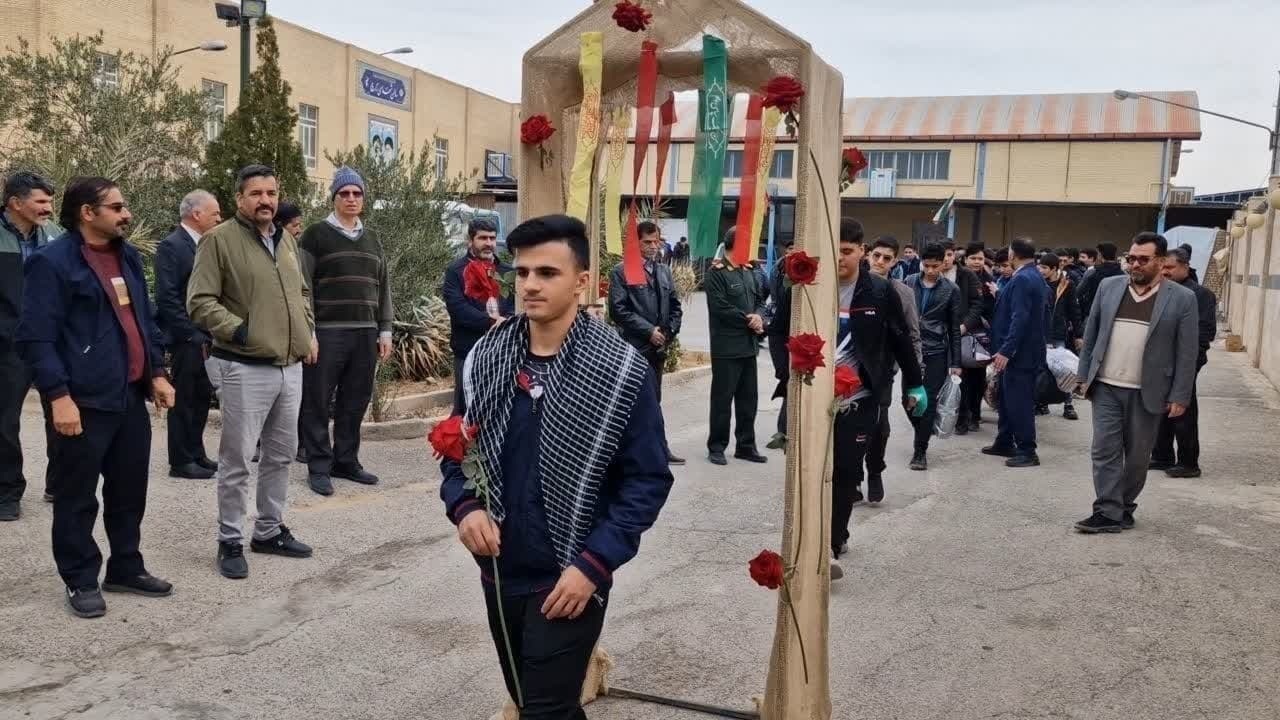 اعزام ۱۳۰ نفر از دانش آموزان پسر زارچ به اردوی راهیان نور